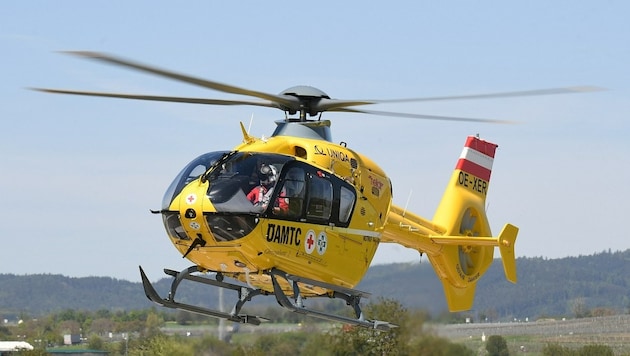 Der Heli kam extra aus Krems (Bild: P. Huber)