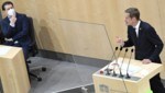 Schlagabtausch im Nationalrat: ÖVP-Chef Sebastian Kurz und SPÖ-Abgeordneter Kai Jan Krainer (Bild: APA/ROBERT JAEGER)