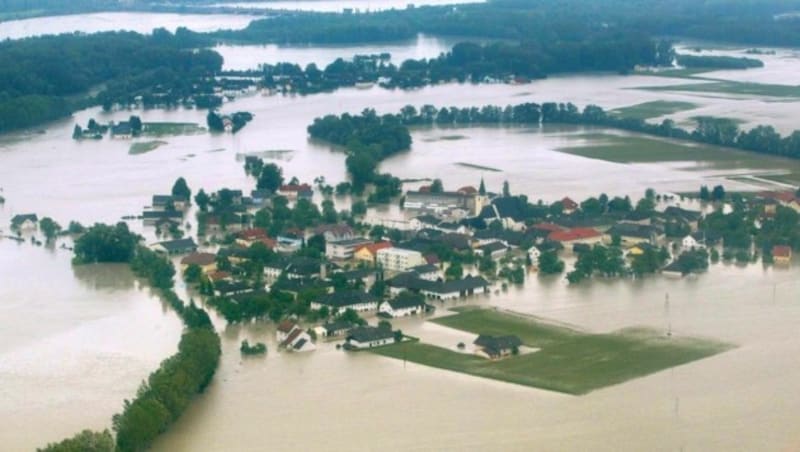 Nach dem verheerenden Hochwasser in Mitteleuropa wurde der europäische Solidaritätsfonds ins Leben gerufen. (Archivbild aus dem Jahr 2002) (Bild: APA/rubra)