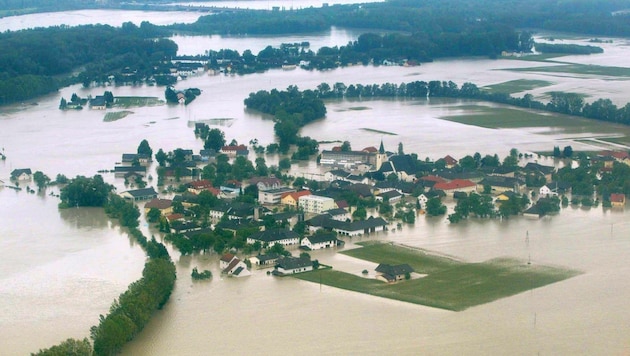 Nach dem verheerenden Hochwasser in Mitteleuropa wurde der europäische Solidaritätsfonds ins Leben gerufen. (Archivbild aus dem Jahr 2002) (Bild: APA/rubra)