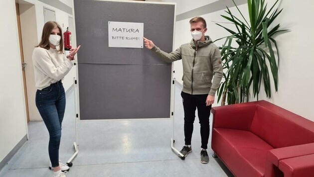 Lisa Hauer und Markus Berger, Maturanten der HAK in Zell am See, bereiten sich seit Wochen auf die Reifeprüfung vor. (Bild: Thomas Hauer)