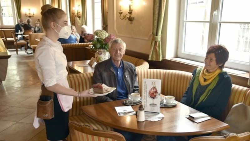 Im Café Hochleitner am Katschberg trafen sich Stammgäste (Bild: Holitzky Roland)