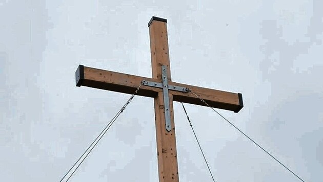 Das neue Gipfelkreuz, 600 Kilo schwer. (Bild: Bernd Gratzer / Berg- und Naturw)