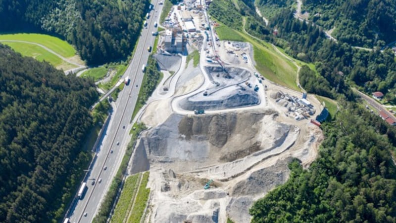 Brennerbasistunnel: Übersicht der Baustelle Ahrental im Sommer 2019 (Bild: APA/EXPA/JOHANN GRODER)