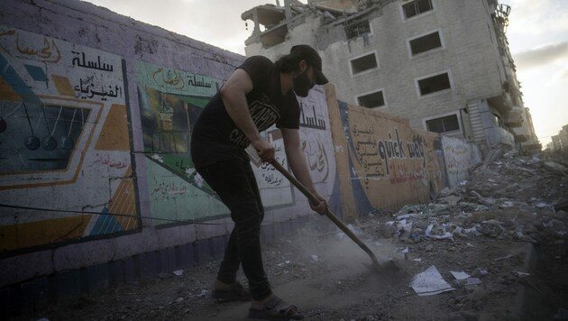 Aufräumarbeiten in der Stadt Gaza während der Waffenruhe (Bild: Associated Press)