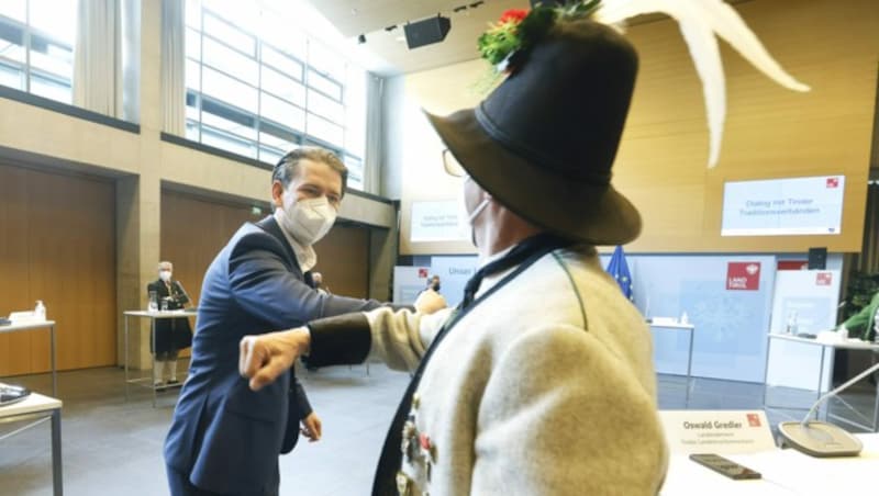 Bundeskanzler Sebastian Kurz (ÖVP) hatte am Freitag bei einem Besuch in Tirol im Alleingang weitere Öffnungsschritte ins Gespräch gebracht. (Bild: BUNDESKANZLERAMT/DRAGAN TATIC)