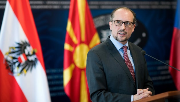 Außenminister Schallenberg beim Besuch in der nordmazedonischen Hauptstadt Skopje (Bild: APA/BMEIA/MICHAEL GRUBER)