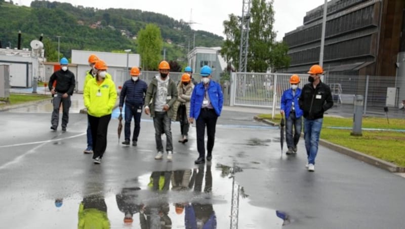 Die Delegation von Global 2000 und der „Krone“ immer in Begleitung von AKW-Aufpassern. (Bild: NPP Krko)