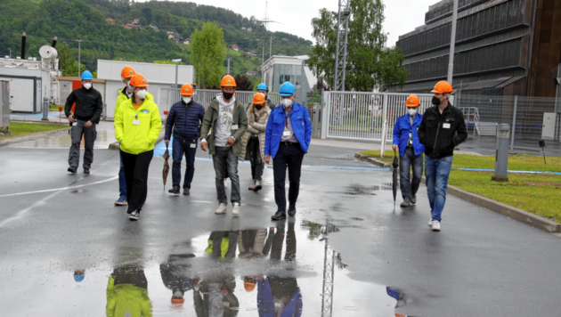 Die Delegation von Global 2000 und der „Krone“ in Begleitung von AKW-Aufpassern. (Bild: NPP Krško)