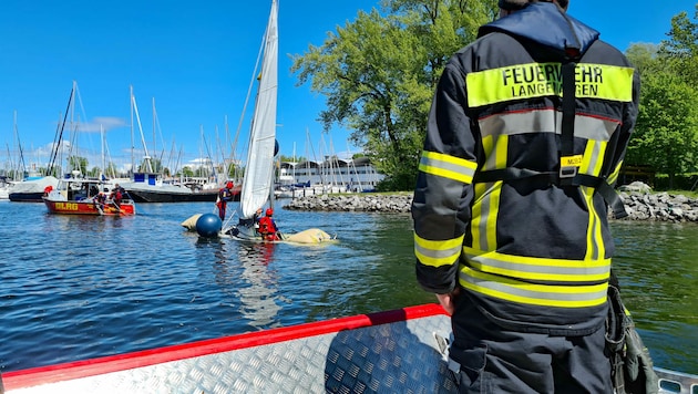 Die Freiwillige Feuerwehr Langenargen war bei der Bergung des gekenterten Segelboots im Einsatz. (Bild: Freiwillige Feuerwehr Langenargen)