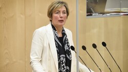 Eine Whistleblowerin wirft der ÖVP-Justizsprecherin Michaela Steinacker vor, ihre Tätigkeit bei einer damaligen Raiffeisen-Tochter sei eine „verdeckte Parteispende“ gewesen. (Bild: Parlamentsdirektion/Johannes Zinner)