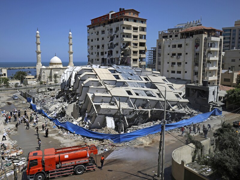 In Gaza sind zahlreiche Gebäude nach israelischen Luftangriffen zerstört worden. (Bild: AFP)