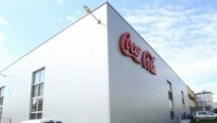 Im Produktionszentrum in Edelstal ist Abfüllung und Logistik von Coca-Cola HBC Österreich gebündelt. (Bild: Reinhard Judt)