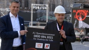 Gery Keszler und A1-Chef Thomas Arnolder am Wiener Stephansplatz (Bild: APA/HERBERT PFARRHOFER)