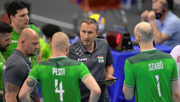 Aktuell ist Robert Koch (Mi.) mit dem ungarischen Nationalteam in Luxemburg. Nächste Saison steht er weiterhin als Trainer an der Seitenlinie des UVC Graz. (Bild: EPA)