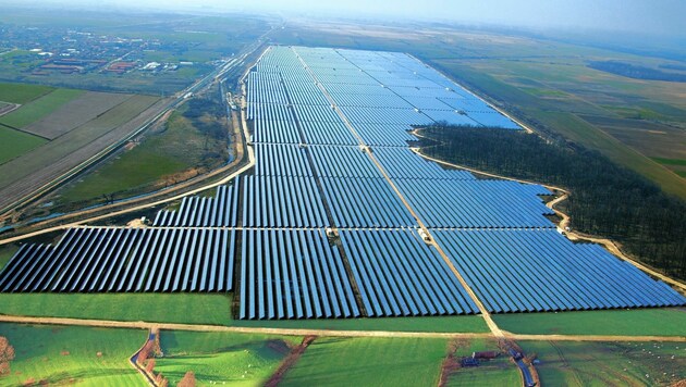 Der 100 Hektar große Solarpark in Bulgarien wurde vom österreichischen Grünstromerzeuger Enery gekauft. (Bild: Copyright: 2010 Dimitar Halachev - All Rights Reserved)