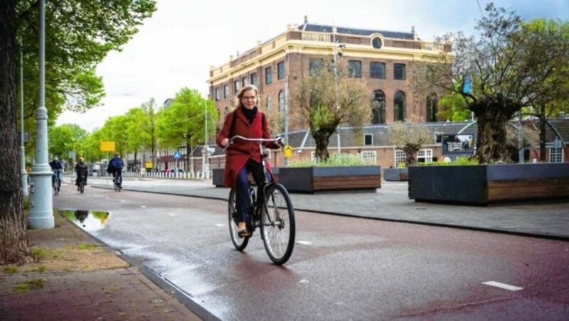 Ministerin Gewessler bei der Radtour durch das niederländische Öko-Eldorado Amsterdam (Bild: BMK)