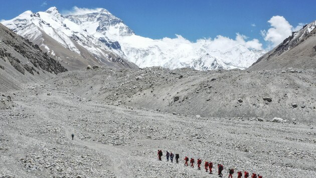 Auf dem Mount Everest ist am Freitag die Leiche eines vermissten Bergsteigers gefunden worden (Archivbild). (Bild: Xinhua News Agency)