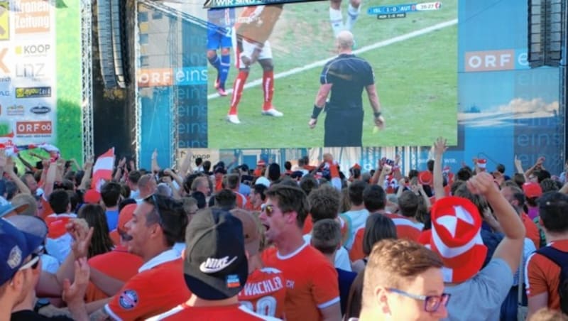 Public Viewing bei der EURO 2016 (Bild: Kronen Zeitung/Chris Koller)