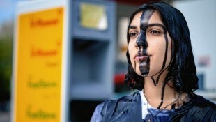 Mitte Mai machten Demonstranten in den Niederlanden auf die Umweltverschmutzung durch den Öl- ...