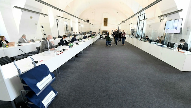 Der Ibiza-U-Ausschuss im Camineum der Nationalbibliothek in Wien (Bild: APA/Helmut Fohringer)