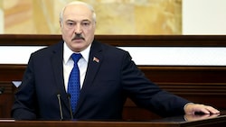Der weißrussische Machthaber Alexander Lukaschenko (Bild: AP)