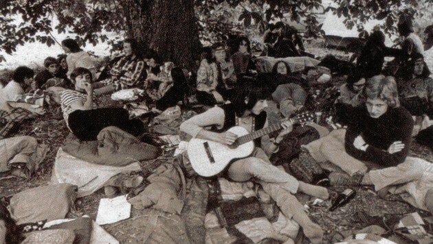 Viel zu viele strömten zum steirischen Woodstock. Auch Druckfehler beim Plakat konnten daran nichts ändern. (Bild: Privatsammlung Branko Lenart)