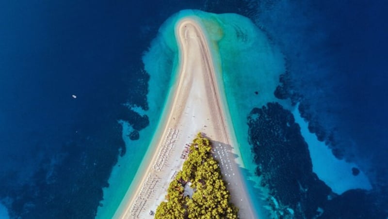 Planen Sie auf jeden Fall einen Besuch am „Goldenen Horn“ (Zlatni Rat) ein - dem malerischsten Strand auf Brac! (Bild: CNTB/Aleksandar Gospic)