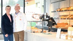 Helga und Reinhard Honeder übernahmen 1993 die Bäckerei, die damals in Weitersfelden drei Mitarbeiter hatte. (Bild: Alexander Schwarzl)