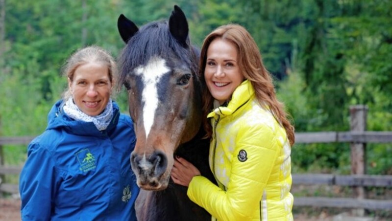 Seit vielen Jahren ein starkes Team: Roswitha Zink, Stute „Felicitas “ mit Maggie Entenfellner. (Bild: Klemens Groh)