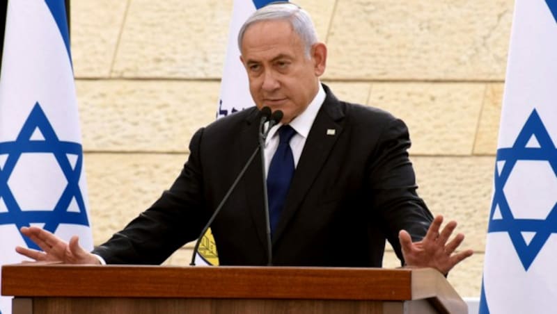 Premierminister Benjamin Netanyahu muss sich wohl bald von seinem Regierungsamt verabschieden. (Bild: APA/AFP/POOL/DEBBIE HILL)