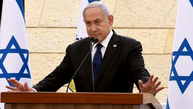 Premierminister Benjamin Netanyahu muss sich wohl bald von seinem Regierungsamt verabschieden. (Bild: APA/AFP/POOL/DEBBIE HILL)