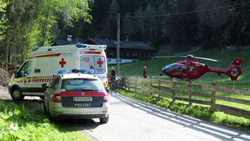 Die Frau wurde nach dem Sturz in Alpbach in die Innsbrucker Klinik geflogen. (Bild: zoom.tirol)