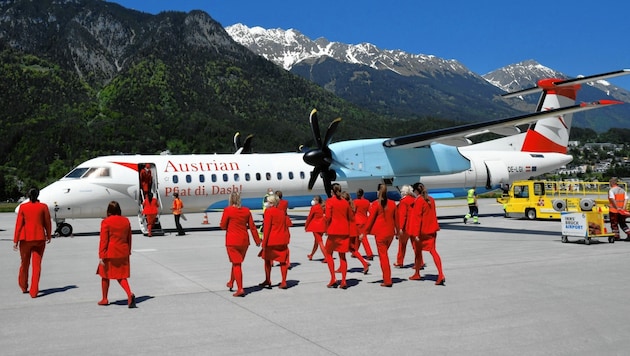 In Innsbruck wurde die letzte Landung des Propeller-Flugzeugs im Dienste der AUA standesgemäß gefeiert. (Bild: Andreas Fischer)