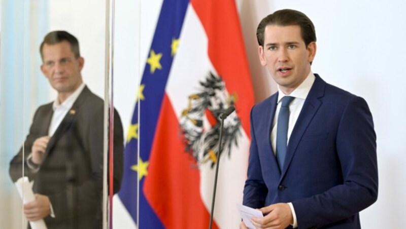 Bundeskanzler Kurz und Gesundheitsminister Mückstein zeigten sich hocherfreut über die gestiegene Impfbereitschaft. (Bild: APA/HERBERT NEUBAUER)