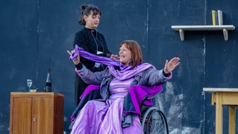 Fulminantes Schauspiel, dank „Gogol“ Juliana Haider (links) und „Mirl“ Susanne Altschul. (Bild: Berger Hubert)