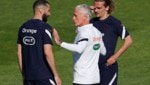 Didier Deschamps, mit Karim Benzema und Antoine Griezmann. (Bild: AP/Francois Mori)