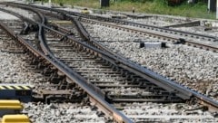 Der Mann starb beim Überqueren der Gleise am Bahnhof Ybbs-Kemmelbach. (Bild: P. Huber (Symbolbild))