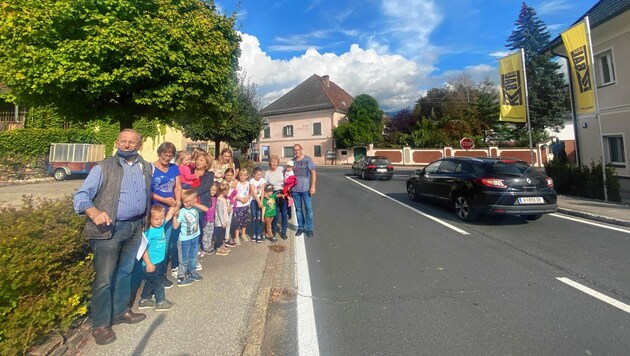 Eltern aus Guttaring setzen sich für Sicherheit am Schulweg ein - bisher vergeblich. (Bild: Elisa Aschbacher)