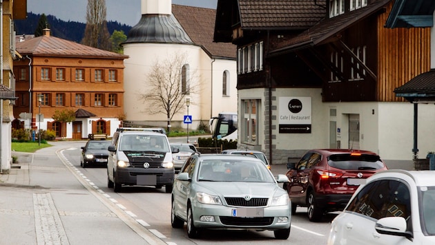 Autos und Lkw sorgen teils für einen extrem hohen Lärmpegel. (Bild: Lisa MathisMathis Fotografie GmbH, Krone KREATIV)