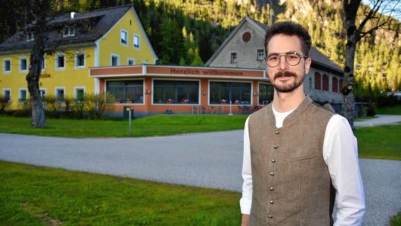 Juniorchef Thomas Schitter vor dem Campingplatz Mauterndorf im Lungau, direkt an der Grosseck Bahn Gondelbahn. (Bild: ROLAND_HOLITZKY)