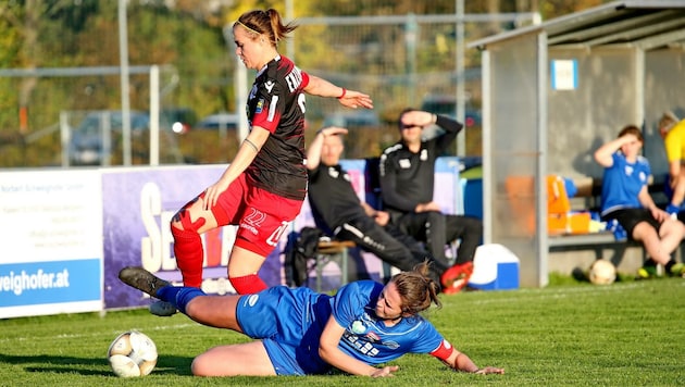 Der FC Bergheim (im Bild Julia Kastner, re.) ist Salzburgs Aushängeschild im Frauenfußball. (Bild: Stefan Neubauer)