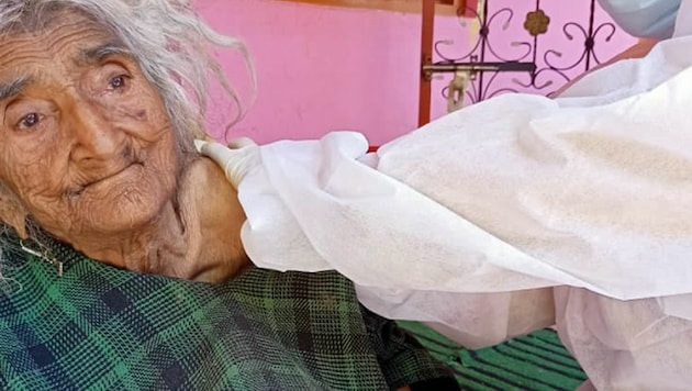 Rehtee Begum ist eigenen Angaben zufolge 124 Jahre alt. (Bild: twitter.com/DCBaramulla)