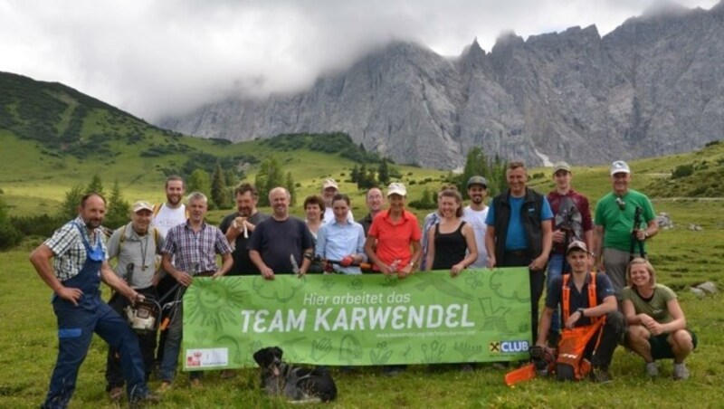 Ein starkes Team: Nach dem Bergeinsatz sind die Teilnehmer müde, aber sichtlich glücklich. (Bild: Alpenpark Karwendel)