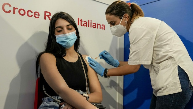 Covid-Impfung in Italien (Archivbild) (Bild: AP)