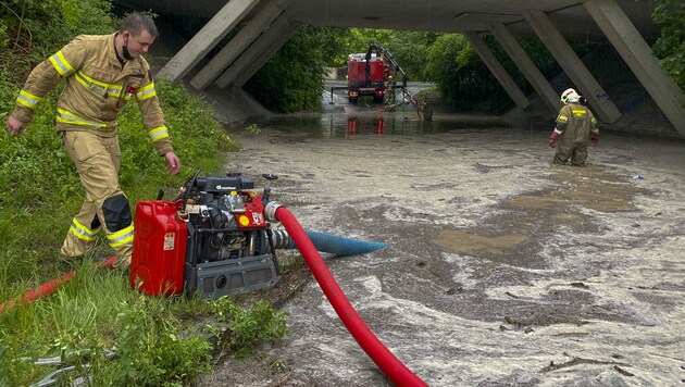 Diese Unterführung beim Zirlerberg stand unter Wasser. (Bild: Zeitungsfoto.at/Team)