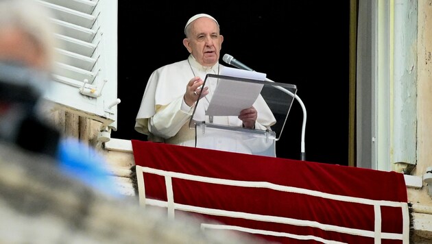 Papst Franziskus während des Angelus-Gebets am Sonntag (Bild: AFP)