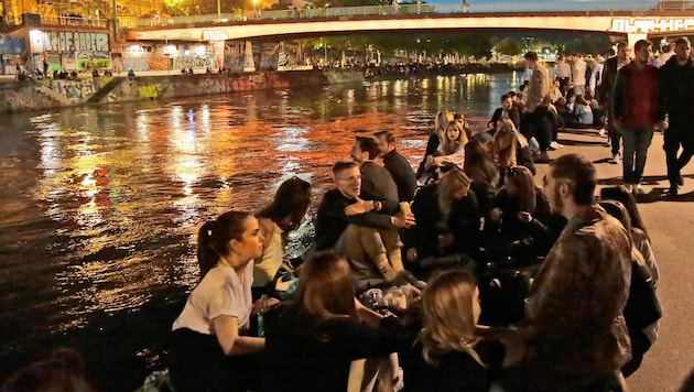 Der Jugend bleiben nur wenige öffentliche Plätze, wie der Donaukanal in Wien. (Bild: Klemens Groh)