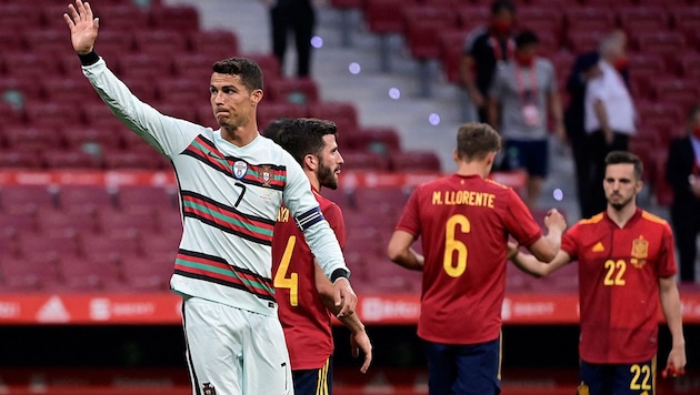 Cristiano Ronaldo (li.) beim EM-Test gegen Spanien (Bild: AFP)