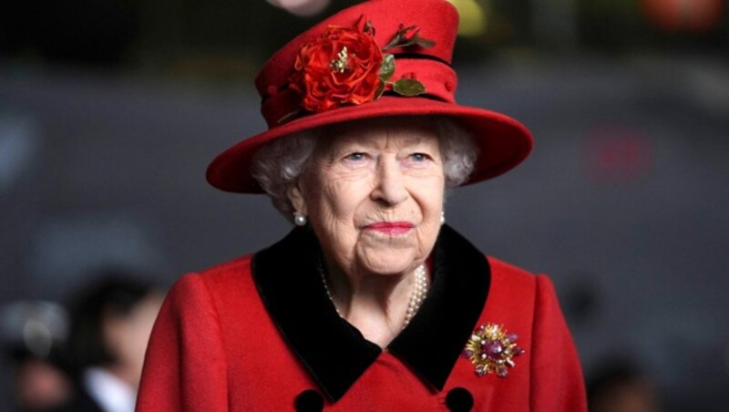 Queen Elizabeth im Juni beim Besuch des Flugzeugträgers HMS Queen Elizabeth in Portsmouth. (Bild: APA / Photo by Steve Parsons / AFP)